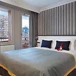 Araucaria & 4*