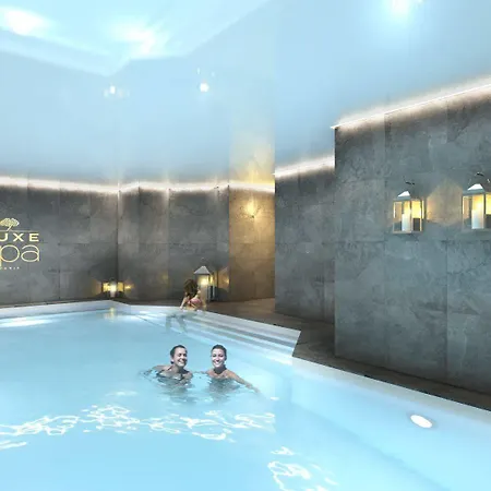 Hotel Araucaria & 4*